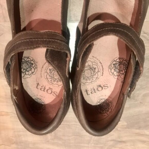 Comfort Leather Mary Janes Taos Angelica Distressed Brown Size 11 Casual - Picture 3 of 5
